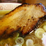 くをん - ステーキみたいな圧巻の炙りチャーシュー！