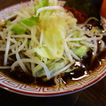 くをん - 辛野菜つけ麺のつけ汁、これだけでどんぶり一つ！