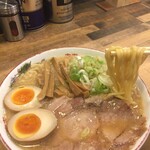 麺屋 奏 - 濃厚鶏そば麺リフト！