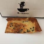 俺のBakery - 【２階のアレ(ｱﾝﾁｮﾋﾞﾊﾟﾘﾊﾟﾘﾁｰｽﾞ)】290円　粒々はケッパー　アンチョビ部分がしょっぺー！