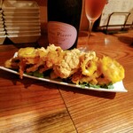 立飲・ビストロシン サンテ - レンコンとイカのフリット