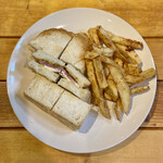 beer cafe へルック - サンドイッチ ポテト