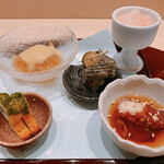 鮨 さわ田 - クラゲの酢味噌和え、姫サザエ、甘エビ、タコ、鮑