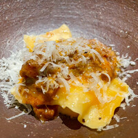 日本のイタリア料理店 sai - 岡山県イルリコッターロのリコッタチーズを詰めたラビオリ　ポルチーニクリームと黒毛和牛のラグーソース