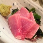 横田酒場 - カマトロ刺身 1080円。