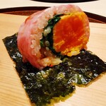 横浜 うしみつ - 和牛サーロインの肉寿司