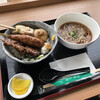 Muroran Yakitori Oshoku Jidokoro Kujira Shokudou - 《三色丼セット》 室蘭やきとり３種の丼にそば（または、うどん）のセット