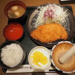 とんかつ かつ楽 - ロース定食80g \1,100-