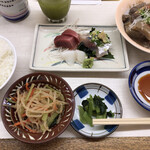 一平 - ランチ770円。おかずは牛煮込み豆腐。