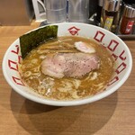 煮干しらーめん 玉五郎 - 煮干しらーめん(830円、斜め上から)