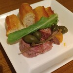 ビストロ マキムシ - この日のお通し（自家製サラミ