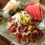 家庭料理居酒屋 よってって - よってって　刺盛り　カツオは今週4回目！さすが旬。何度食べても美味しいです！