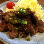 Kateiryouri Izakaya Yottette - よってって　やはりトップに来る写真はお肉。皆さんのレビューを読むとコメカミらしい。コメカミ定食食べたい！