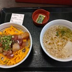 なか卯 - 海鮮丼、はいからうどん(小)。