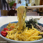 橋本屋 - 麺は細めのちぢれ麺