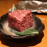 炭火焼肉 梵仁 - 肉の塊