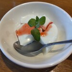 中華飯店 孔雀 - 杏仁豆腐