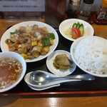 中華飯店 孔雀 - 鶏肉の花山椒炒め(麻辣鶏丁) 定食セット セットライス大盛