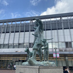松寿司 - 桃太郎像と岡山駅