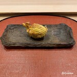 御料理 寺沢 - 毛蟹の爪肉のほぐし身､椎茸､玉葱と生海胆の花ズッキーニの揚物