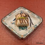 御料理 寺沢 - 喜知次の炙りの小袖ずし