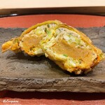 御料理 寺沢 - 中には毛蟹の爪肉のほぐし身､椎茸､玉葱と生海胆