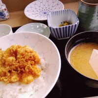 てんぷら天松 日本橋店 - かき揚げは天丼にしてもらいました。 てんぷら天松 日本橋店 - かき揚げは天丼にしてもらいました。