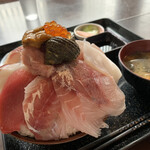 魚平食堂 - 特上海鮮丼