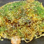 Hiroshima fuu okonomiyaki hacchobori - 広島風（そば） 肉・エビ880円+イカ天110円