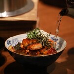 使用静冈县产的优质鳗鱼制作的蒲烧鳗鱼饭 (特上等)