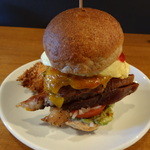 KITCHEN TSUNAGU - 手作りベーコンと特注のオムレツのせハンバーガー