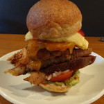 KITCHEN TSUNAGU - ベーコンとオムレツのハンバーガー