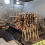 白糸の滝売店 - 炭火で焼いてます♪