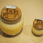 まほろば大仏プリン本舗 - 料理写真:カスタードプリン（大）と（小）