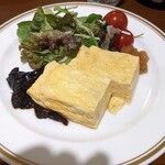 小瀬温泉ホテル - だし巻き卵＆サラダ