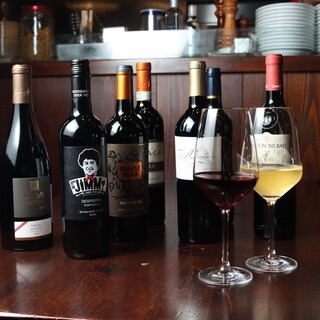 We have approximately 30 types of carefully selected wines from around the world ◎ Starting at 2,800 yen.