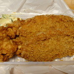 辻肉店 - 鶏モモ肉の唐揚げとメンチカツ（２枚）にポテトサラダ