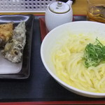 まごころ - 玉子かけうどん（１．５玉）（３５０円）＋鶏のむね肉天（１００円）＋ニシンうま煮天（１５０円）