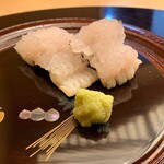 季節料理　なかしま - 有機栽培の新玉ねぎの甘い香りのお出汁と鱧しゃぶ、瑞祥のお椀で