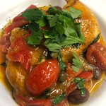 イル カンパネッロ - 季節限定メニュー　骨つき鳥もも肉とパプリカのトマト煮