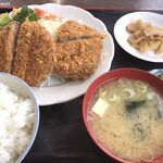 とんかつ俵 - メンチカツ定食 (1,045円)