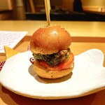 鳥匠いし井ひな - チキンバジルバーガー