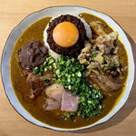 吉田カレー  - ミックス辛口多め 小・豚・アチャール・角切りローストポーク ミニ・大納言小豆バター ハーフ