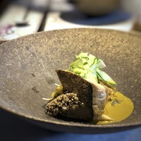 日本料理 TOBIUME - ＊鮑のカットが大胆で厚いこと、嬉しいワ。^^ 肝ソース、下には素麺。