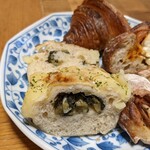 ベーカリー&レストラン 沢村 - 左半分♪