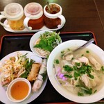 LONG DINH VIET NAM RESTAURANT - 鶏肉のフォーのランチセット