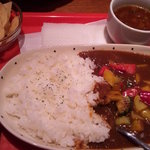 caffe RABISTA - カレー。付け合せのポテトチップスが激うま！!