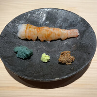 鮨 梢 - 増毛のボタンエビ　今回初めて玉子付き！