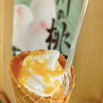 丸駒農園 いながきフルーツ - 料理写真:【桃　ソフトクリーム　450円】