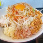 Bakuton Rokukyuuroku - まぜそば黒コショウ（小）野菜マシ、鰹節、ベビースター、フライドオニオントッピング